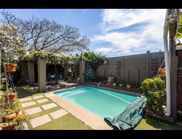 5 BEDROOM HOUSE FOR SALE IN OAKDALE
